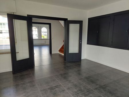 Ruime gezinswoning met 3 slaapkamers en aangename tuin - Photo 4