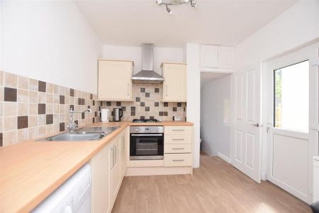 4 bedroom terraced house to rent - Photo 3