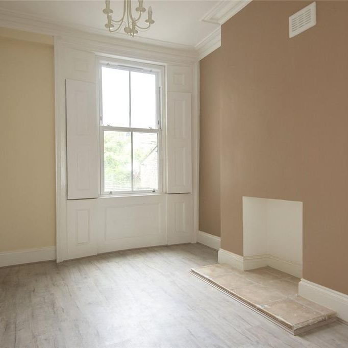 4 bedroom terraced house to rent - Photo 1