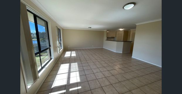 3 BEDROOM UNIT IN QUIET NEIGHBOURHOOD - Photo 1