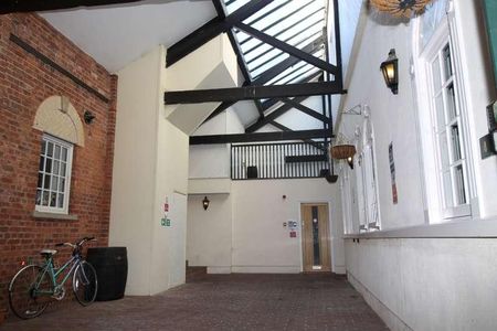 Bed Flat In The Courtyard St Annes Well Mews, Lower North Street, Exeter, EX4 - Photo 5