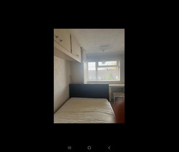 3 Bed Semi-Detached House, Fenside Avenue, CV3 - Photo 2