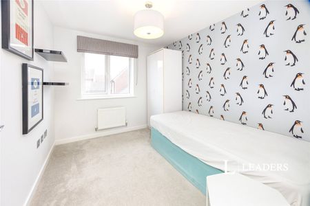 3 bedroom house to rent Westvale Road, Horley, Surrey, RH6 - Photo 5