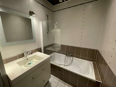 Location Appartement 3 pièces 66m² - Photo 3