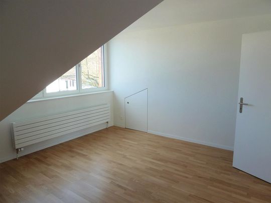 charmante 2.5-Zimmerdachwohnung nähe Rosengartens - Photo 1
