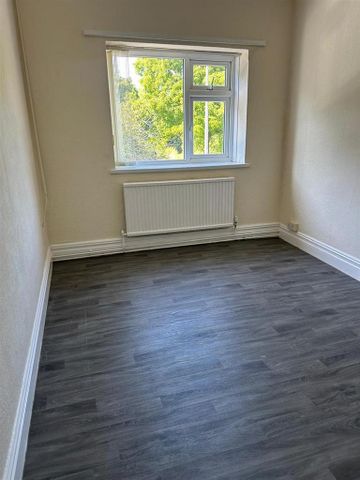 3 bedroom flat to rent - Photo 3