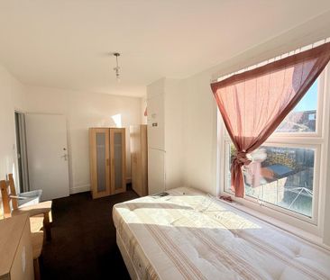 4 bedroom flat to rent - Photo 5