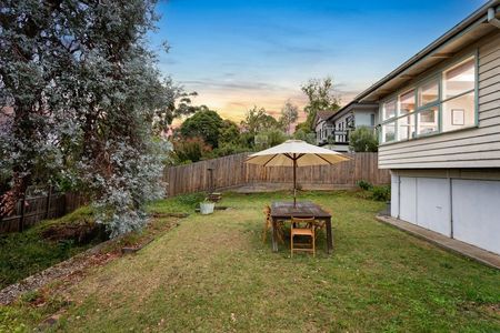 LOVELY FOUR BEDROOM HOME- 6 MONTH LEASE - Photo 2