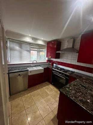 4 bedroom property to rent in London - Photo 4