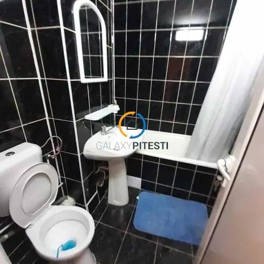 Apartament trei camere Ultracentral-Mioveni, vedere spre Casa de Cultura - Fotografie 1