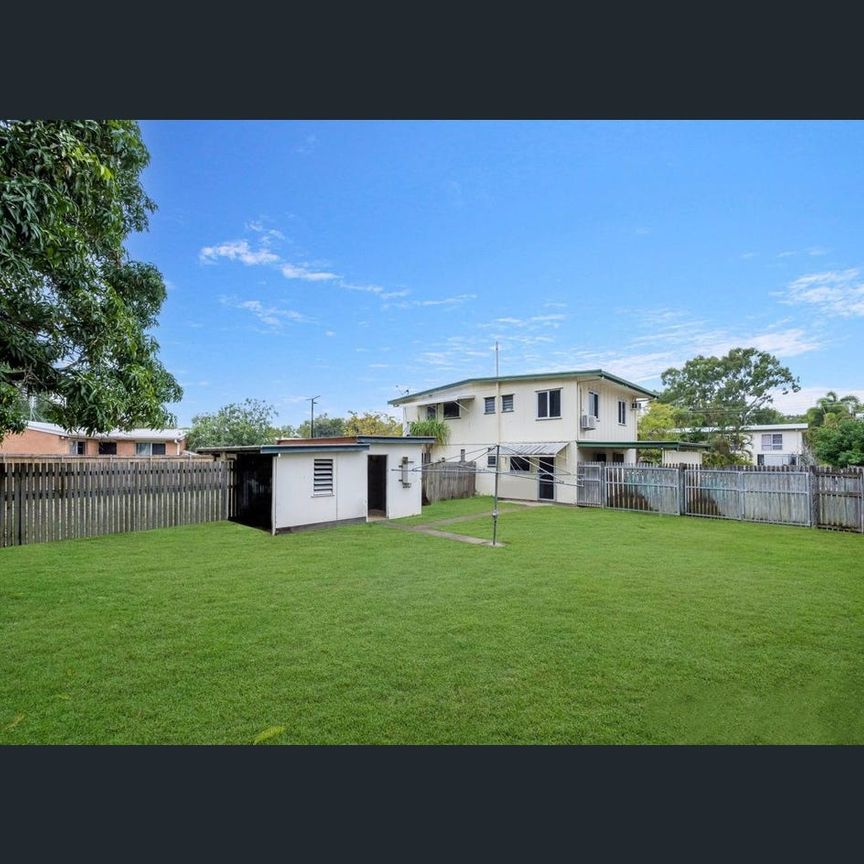 Comfort, Convenience & Space in the Heart of Kirwan! - Photo 1