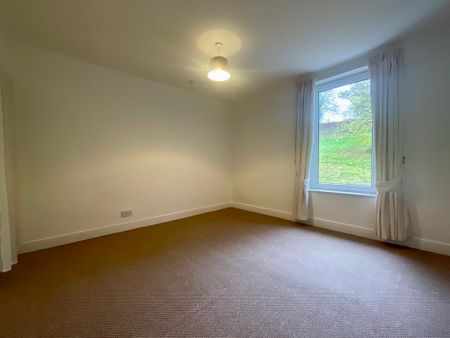 3 bedroom Mid Terraced House to let - Photo 3