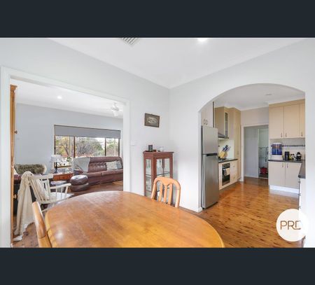 210 Fletcher Street, East Albury, NSW 2640 - Photo 5