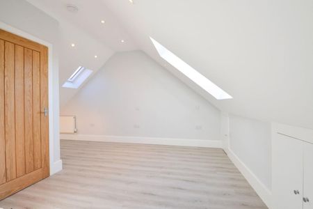 3 bed semi-detached house to rent in Woking Road, Guildford, GU1 - Photo 2