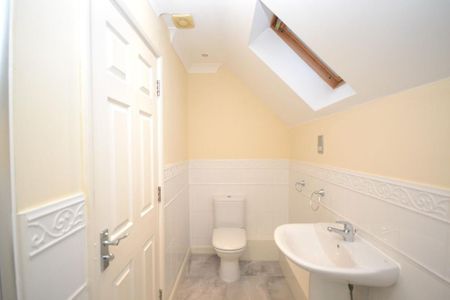 5 bedroom detached house to rent - Photo 2