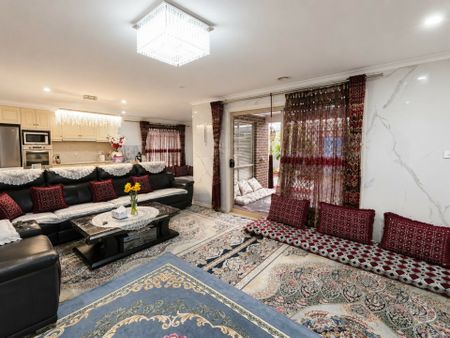 Spacious 4-Bedroom Family Home with 3 Living Areas, Two Kitchens & Solar Panels - Photo 3