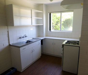 Large Unit In Top Location. Walk to Amenities. Viewing a Must! - Photo 4