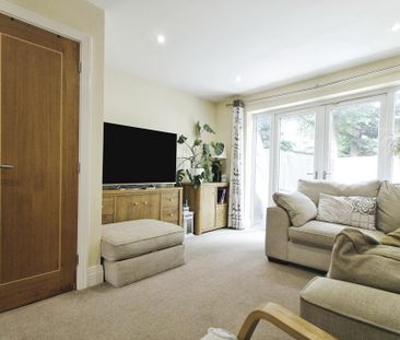2 bedroom end of terrace house to rent - Photo 2
