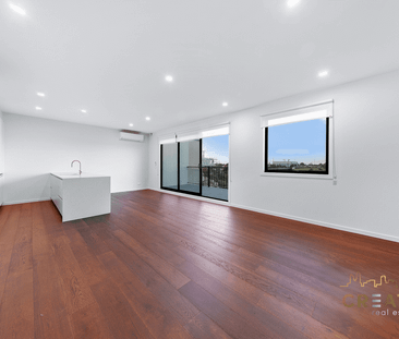 STYLISH & CONVENIENT LIVING IN SUNSHINE NORTH - Photo 3