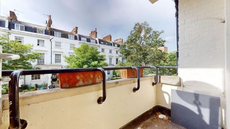 3 bedroom flat to rent - Photo 4