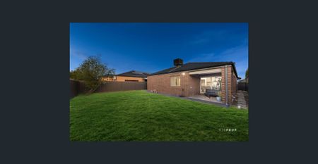 Modern & Spacious Family Living! - Photo 4