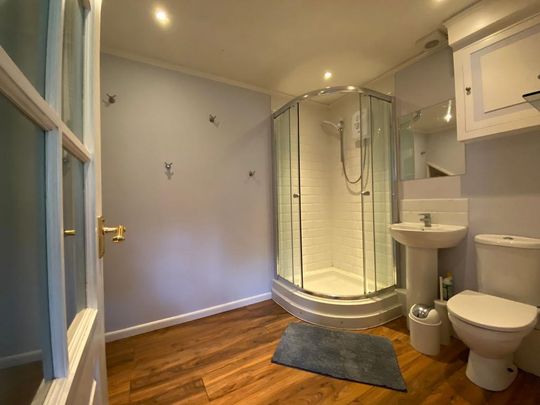 4 bedroom semi-detached house to rent - Photo 1