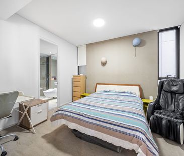 Spacious 2 Bedroom Apartment Featuring Breathtaking City Views - Photo 3