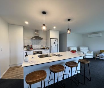 66 Oaks Drive, Lincoln - Photo 2