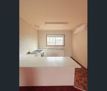 Relaxed Living Close to the Gardens and CBD - Photo 3