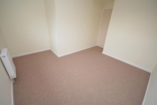 2 bedroom end of terrace house to rent - Photo 1