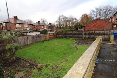 5 bedroom semi-detached house to rent - Photo 4