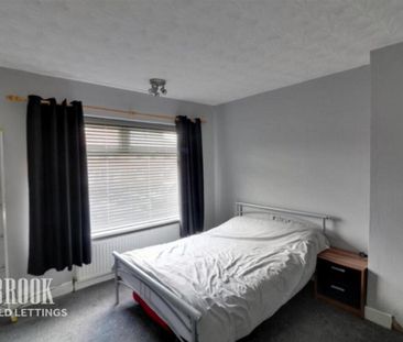 2 bedroom semi-detached house to rent - Photo 6