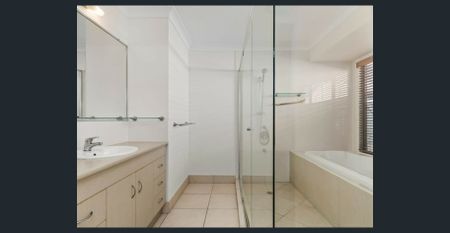 SPACIOUS 4-BEDROOM FAMILY HAVEN IN BONGAREE - Photo 2