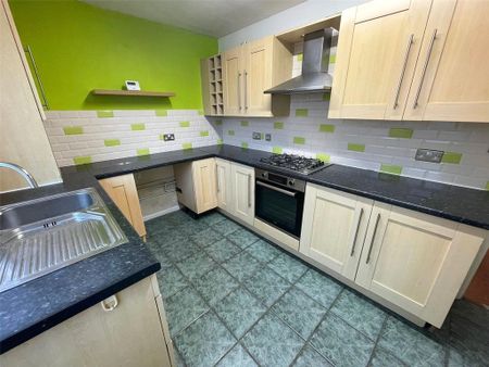 2 bedroom semi-detached house to rent - Photo 5