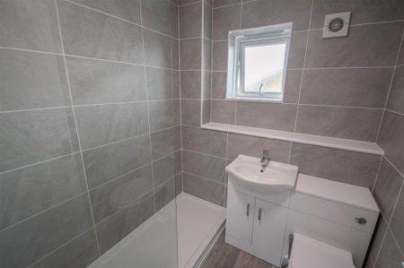2 bedroom end of terrace house to rent - Photo 4