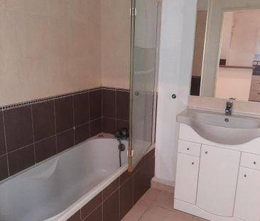 Location Appartement 2 pièces 38m² DRAGUIGNAN 83300 - Photo 5