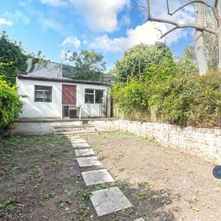 3 bedroom flat to rent - Photo 4