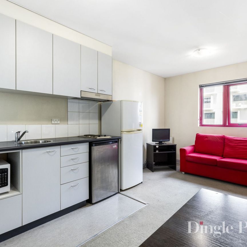 City Living in the Heart of Carlton! - Photo 1