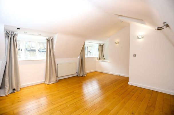 2 Bed End Terrace, Chiswick High Road, W4 - Photo 1