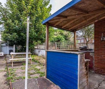 Thesiger Street // Bed Student House // Aug, LN5 - Photo 3