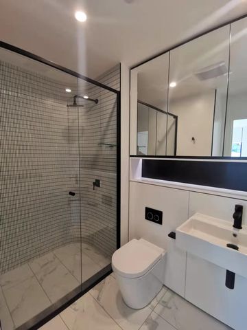 SPACIOUS ONE BEDROOM+STUDY ROOM+PARKING WITH BACKYARD Located In the Heart of Melrose Park - Photo 3