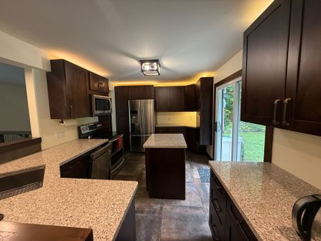 For Lease - 121 Gilwood Park Drive, Penetanguishene, Ontario - Photo 3