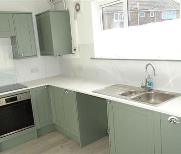 3 bedroom semi-detached house to rent - Photo 6
