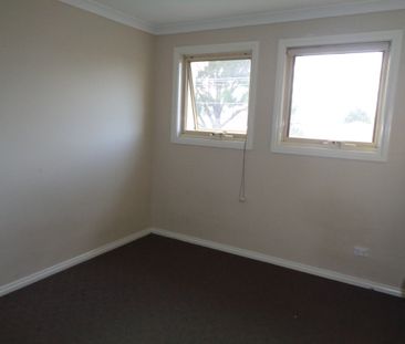 TOWNHOUSE TEMPTATION - Photo 5