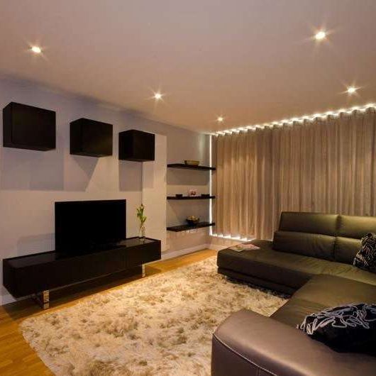 A stunning two bedroom apartment in central Putney. - Photo 1