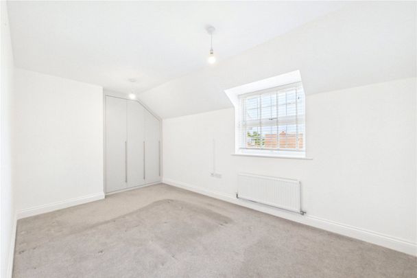 Hayes Drive, Three Mile Cross, Reading, Berkshire, RG7 - Photo 1
