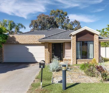 Private Court Living with Everyday Convenience in East Bendigo - Photo 1