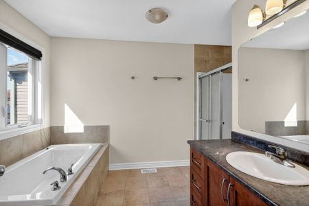 For Lease - 272 Broxburn Crescent, Barrhaven, Ontario - Photo 2