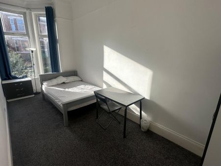 4 bedroom flat to rent - Photo 3