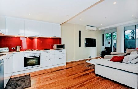 1Bedrooms, 1Bathrooms - Photo 2